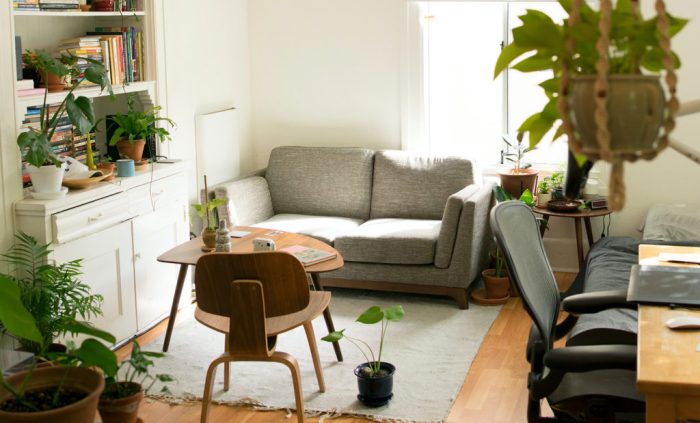 Do student loans cover off campus housing