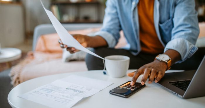 Can i take out a student loan for living expenses