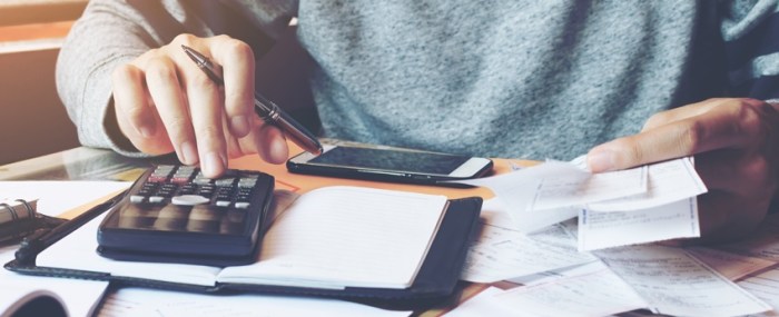 Can i take out a student loan for living expenses