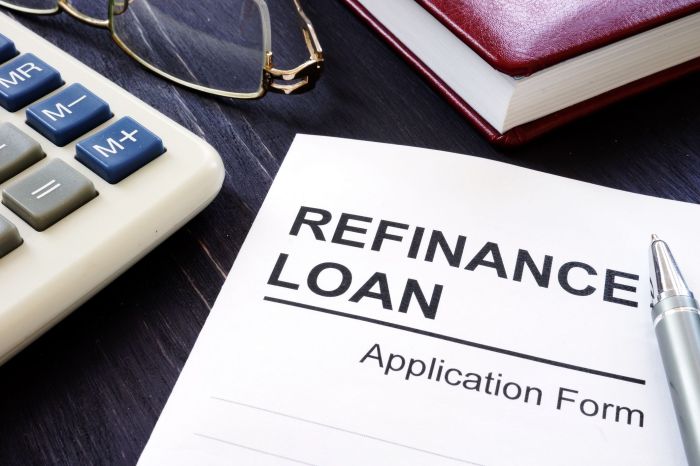 What does it mean to refinance a student loan