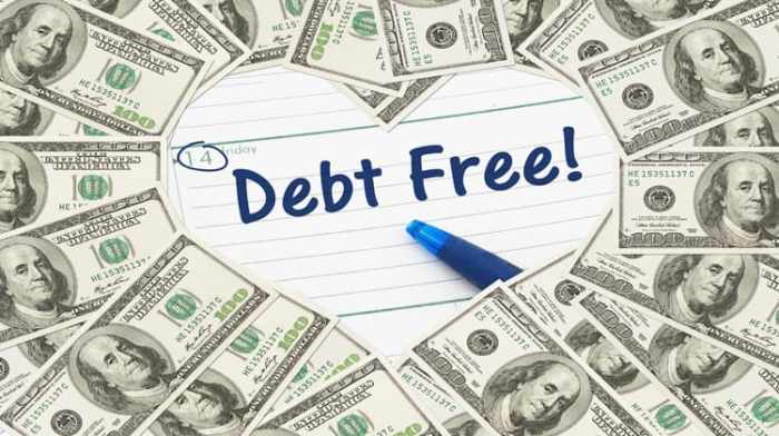 Paying off student loans or investing