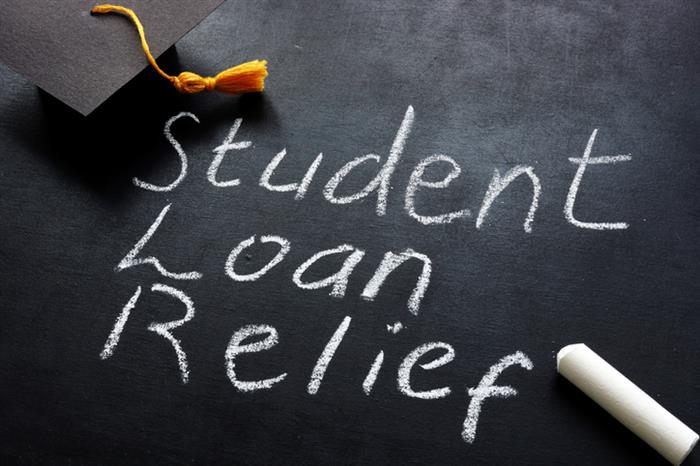Can scholarships be used to pay student loans